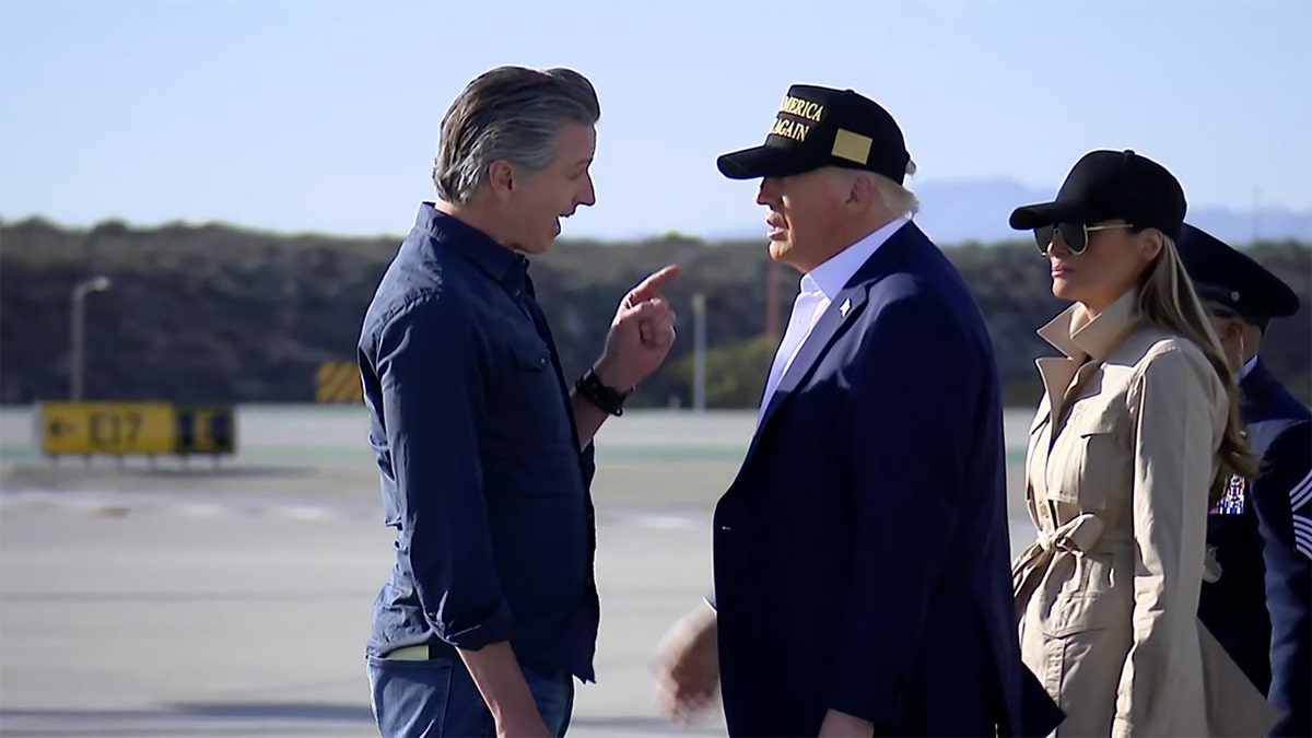 Newsom i Trump na asfaltu