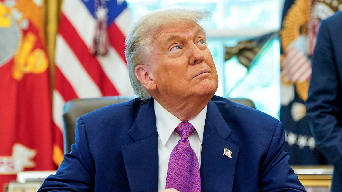 Donald Trump u Ovalnom uredu