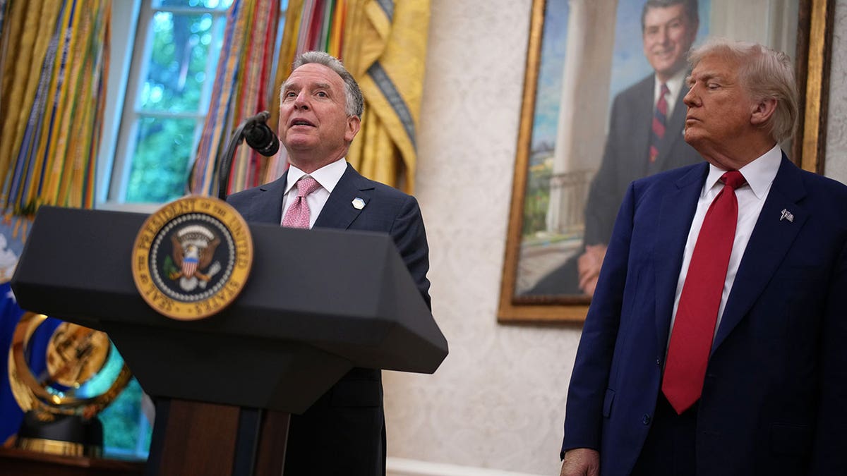 Trump i specijalni izaslanik Witkoff sastaju se u Ovalnom uredu.