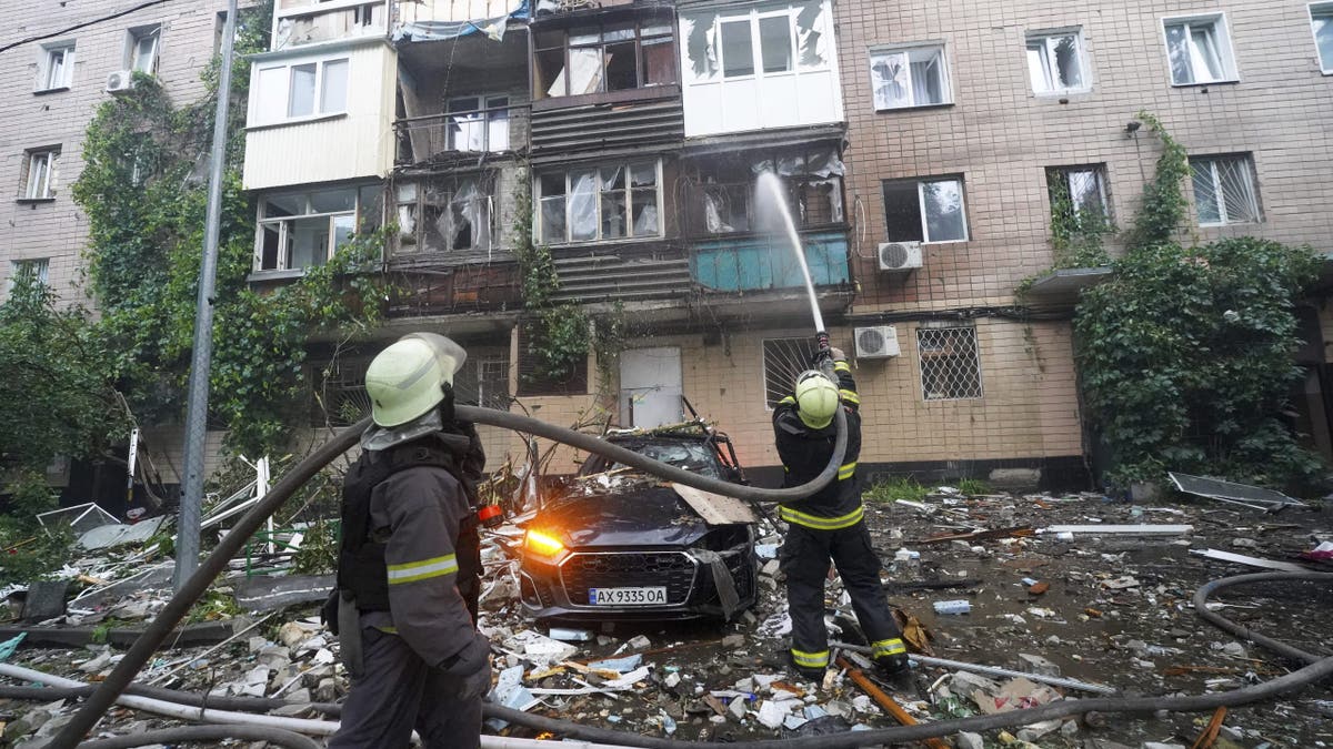 Vatrogasci su ugasili vatru u stambenu zgradu