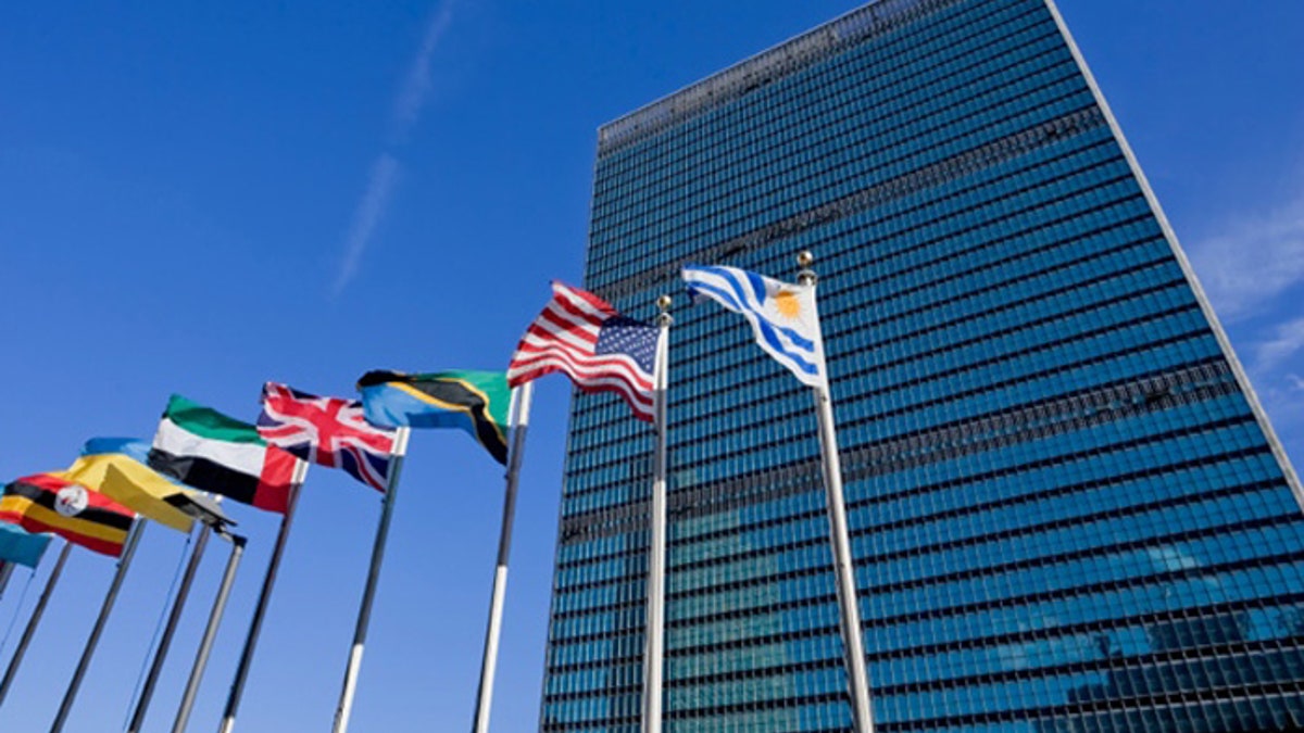 Zastave samo nacija članova lete iznad UN -a. (Associated Press)