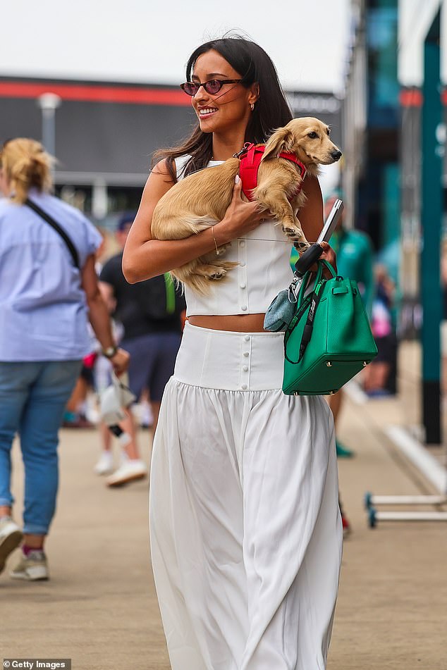Ferrari vozač vozača Charlesa Leclerca Alexandra Saint Mleux također je primijećena u Silverstone Paddock