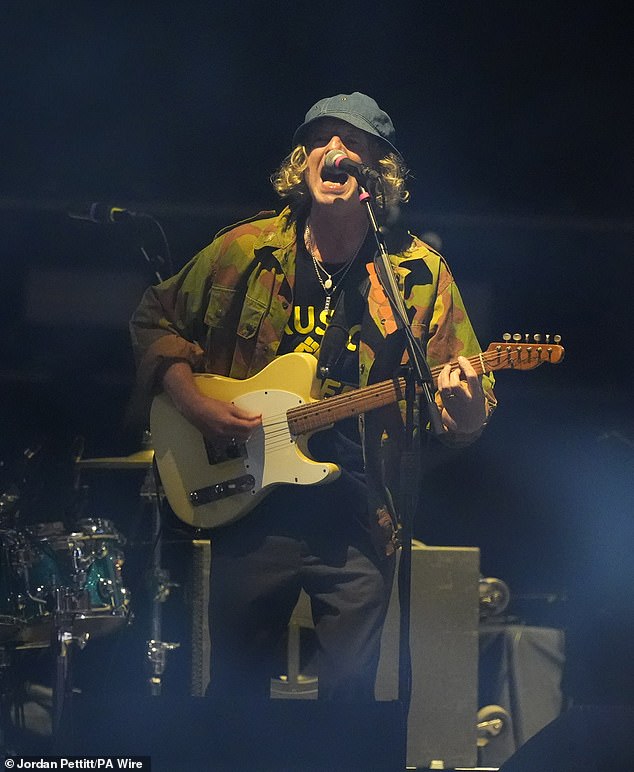 Glumci Frontmen John Power odao je emocionalnu počast Diogo Jota prvu noć Oasis Reunion Tour