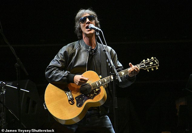 Richard Ashcroft pojavio se na pozornici ubrzo nakon glumačke skupine
