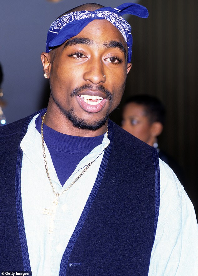 Noble je bio u bolničkoj sobi sa Shakurom nakon pucnjave i ugledao majku superzvijezde Afeni donosi odluku da ga skine iz životne podrške; Shakur prikazan 1996