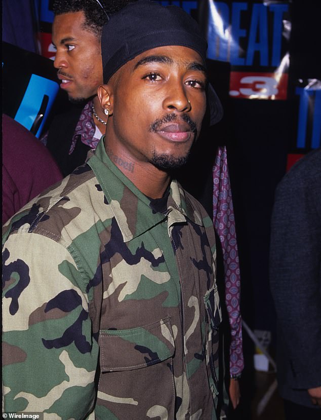 Noble je bio dio Outlawz grupe 1990 -ih - posljednjeg člana kojeg je suosnivač Tupac Shakur presvukao prije nego što je potonji ukinuo 1996. godine; Shakur prikazan te godine