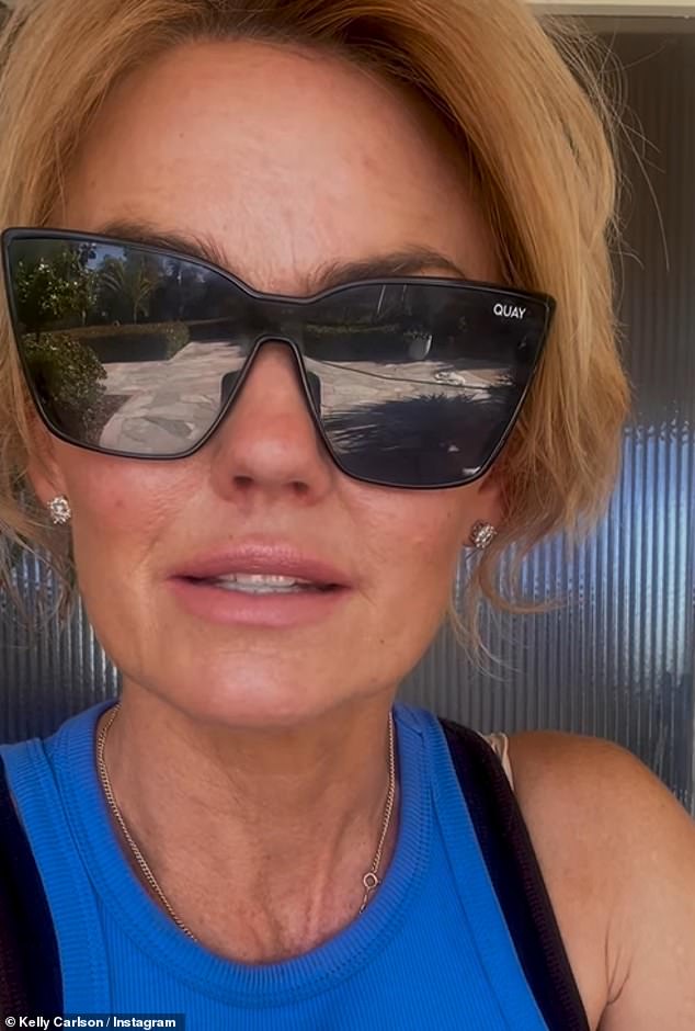 Julianov dugogodišnji Nip/Tuck Love Interes Kelly Carlson je u Instagram videozapisu otkrio da je 'upravo čula' njegove smrti i 'potpuno šokirana i tužna zbog toga'
