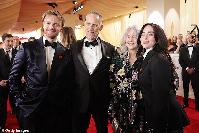 (LR) Finneas O'Connell, Patrick O'Connell, Maggie Baird i Billie Eilish zajedno su zajedno prikazani na 96. nagradama Akademije