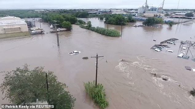 Očekuje se da će dijelovi države Lone Star biti pogođeni do još pet centimetara kiše u subotu