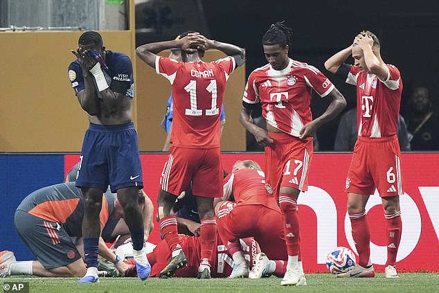 Igrači Bayerna i PSG -a teško su mogli pogledati, a zatim su se okrenuli od incidenta u agoniji