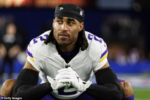 Gilmore je igrao prošle sezone za Minnesota Vikings, a ekipa ga nije pokupila 2025. godine