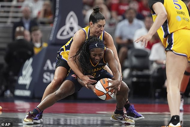 Clark je propustila petu ravno utakmicu i gledala kako su suigrači izgubili od LA Sparks