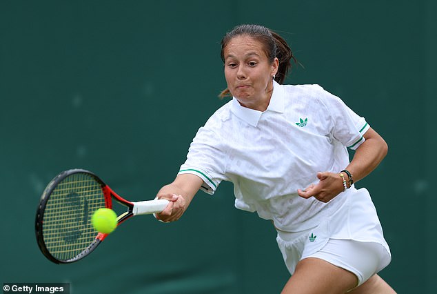 Kasatkina, koja je u travnju prebacila nacionalnosti u Australiju, nastavila je trpjeti poraz od 6-2 6-3