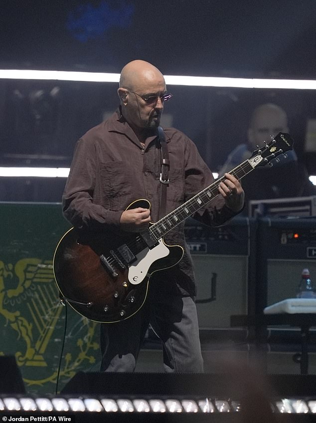 Izvor je dodao da bi Bonehead, koji je 2023. prevladao rak tonsila, mogao biti zaslužan za pomoć u okončanju svađe između braće
