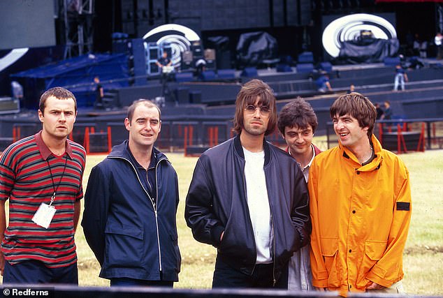 Bonehead je bio dio originalne linije Oasis, uz Gallaghers, Paul McGuigan (aka Guigsy) i Tony McCarroll (na slici zajedno)