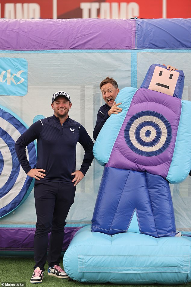 Njihov program 'Little Sticks' pomaže djeci u školama širom Velike Britanije i SAD -u uđu u igru