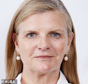 TV ličnost izgledala je nevjerojatno dok je prikazivala rezultate svog bio-stimulacijskog laserskog tretmana (na slici u studenom 2024.)