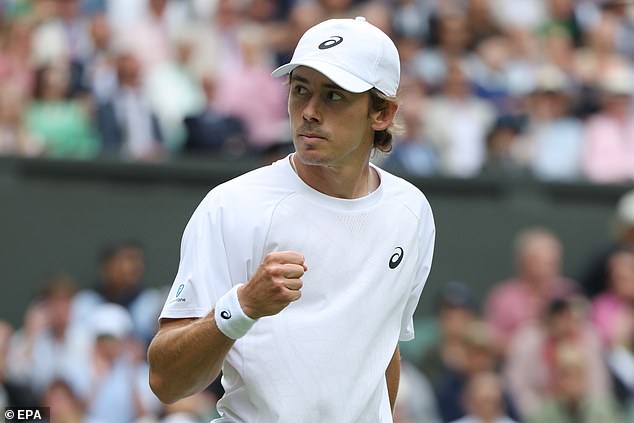 De Minaur je prošlog tjedna govorio o tome kako je bilo teško pokušati podržati njegovu zaručnicu nakon izlaska iz Wimbledona prošlog tjedna, dok se pokušavala usredotočiti na napredak u muškim samcima