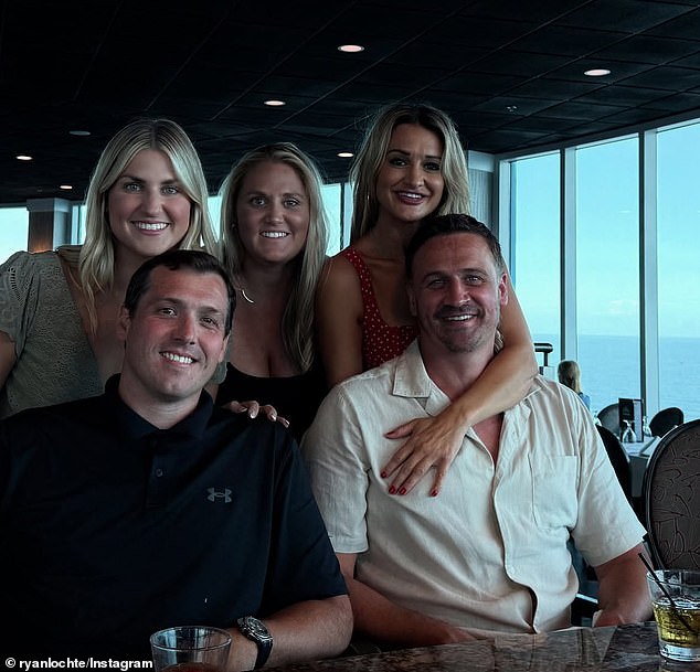 Molly i Lochte proveli su vikend 4. srpnja u kući svog brata Devona u Daytona Beachu na Floridi. Slika su zajedno na grupnoj fotografiji s obitelji