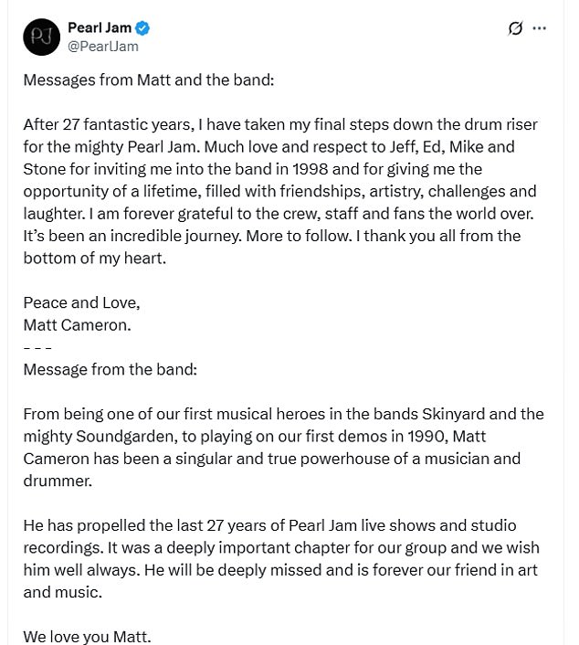 Napisao je: 'Nakon 27 fantastičnih godina, poduzeo sam svoje posljednje korake niz bubnjar za moćni Pearl Jam.
