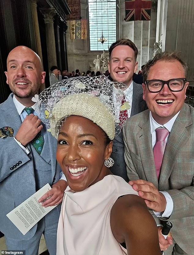 Dan je započeo ceremonijom koja je održana u katedrali ikonične katedrale svetog Pavla, gdje su se Angellica pridružili komičari Alan Carr i Tom Allen