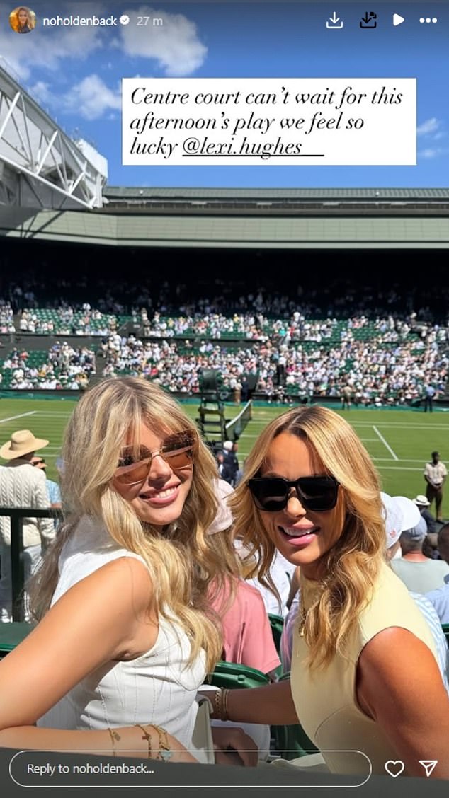 To dolazi dan nakon što je Amanda izgledala blistavo u haljini od limuna s maslacem dok se pridružila svojoj lookalijskoj kćeri Lexi Hughes za Wimbledon