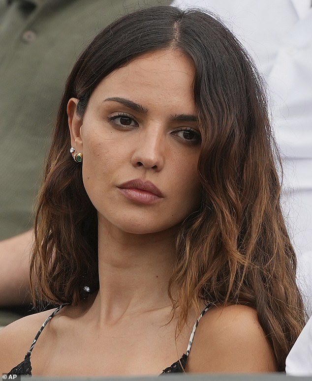Eiza, koja je predstavljena u filmovima poput Baby Driver i ja puno je briga, prikazana je prošle subote gledajući svog dečka teniske zvijezde Grigor Dimitrov kako igra na Wimbledonu