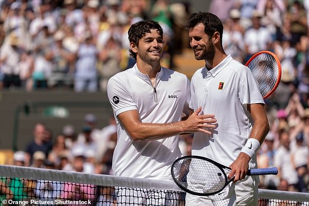 Khachanov je poražen od američke zvijezde Taylor Fritz (lijevo) tijekom četvrtfinala u utorak