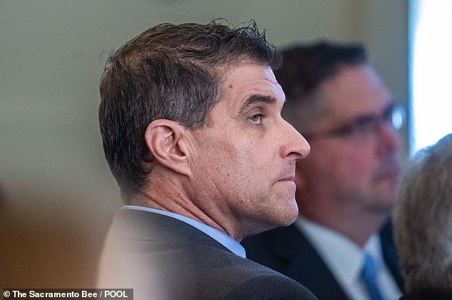 Serafini se pojavio bez emocija dok je slušao zaključne izjave s obje strane