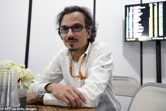 Francuz je služio u velikim ulogama s FIA -om poput zamjenika direktora utrke, kao što je viđen ovdje