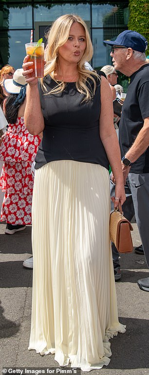 Emily (35) bila je među zvijezdama koje su stigle u Wimbledon, baveći se vrlo elegantnom crno -bijelom haljinom
