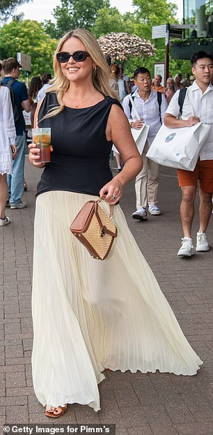 Emily je bila među zvijezdama koje su stigle u Wimbledon, baveći se vrlo elegantnom crno -bijelom haljinom