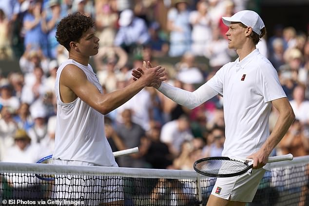 Pokazalo se da ozlijeđeni lakat Jannik Sinner nije bio problem dok je otpremio Shelton