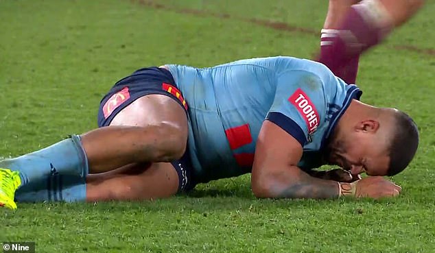 Utjecaj je ostavio Mitchell kako se boli od boli na zemlji - i potaknuo mnoge obožavatelje da optužuju Queensland Fullback da je počinio jedan od Footyjevih kardinalnih grijeha