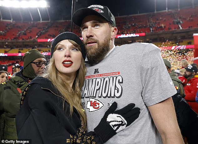 Još u ožujku, i Swift i Kelce odletjeli su u klub Yellowstone, gdje su vidjeli kako ručaju sa sportskom novinarkom Erin Andrews; Gledano u siječnju u Kansas Cityju