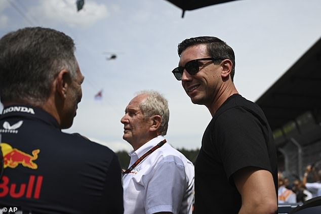 Ali suočio se s izazovima s austrijske strane, koju vode Mark Mateschitz (desno) i Helmut Marko (centar)