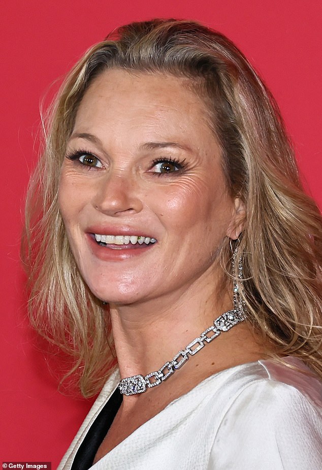 Kate's Beach Babe Look vidjela je kako se make-up besplatno pojavljuje na glatkoj viziji, koja je godinama napustila jezike o mogućem kozmetičkom radu (na slici prošle godine)