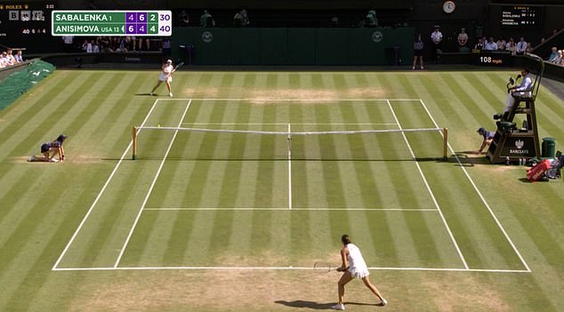 Točka koja je osvojila Anisimovu njezinu petu igru ​​konačnog seta dogodila se nakon što je lopta pogodila vrh mreže i odskočila - što obično rezultira da se igrač ispriča njihovom protivniku