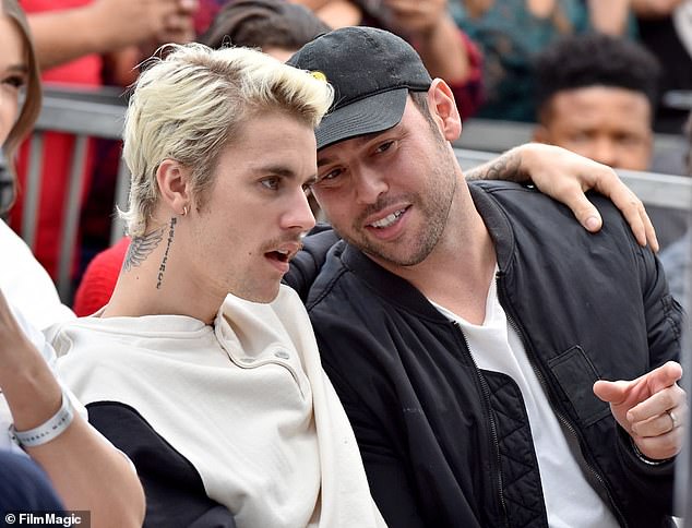 Ali sada, izvori kažu TMZ -u da će Bieber napokon ući u svoje dugove jer ga uvjeti nagodbe pozivaju da uzvrati čitavih 26 milijuna dolara; Gledano 2020
