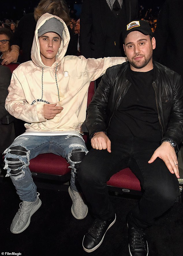 Braun je također ranije tvrdio da mu je Bieber dugovao nekoliko milijuna dolara neplaćenih provizija, iako je pjevačkov tim osporio brojke; Gledano 2015