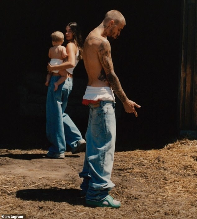 Dok je Justin komentirao njihovu svađu, Hailey je također imala neke riječi izbora za svoje obožavatelje dok je bila na društvenim mrežama kako bi promovirala pjevačev album