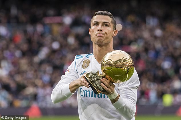 Kao dijete, giht je bio oštar nogometaš, idoliziranje portugalske super zvijezde Cristiano Ronaldo