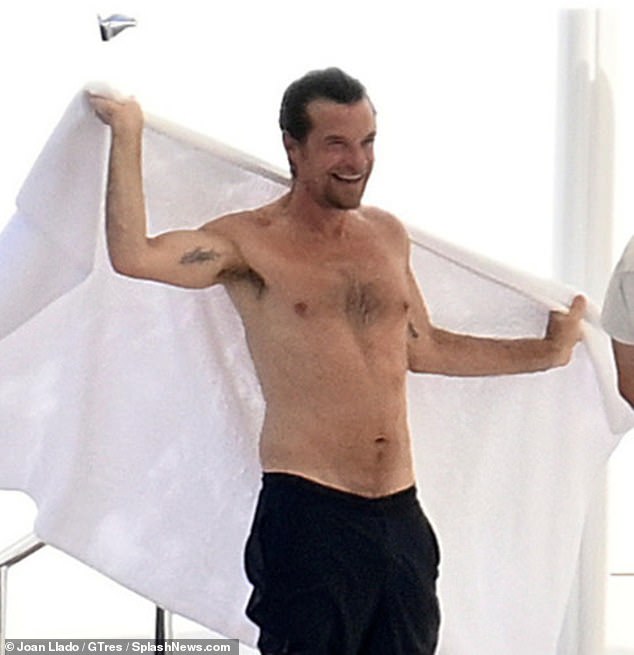 Jason Bateman pokazao je mišiće tijekom dana