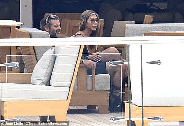 Aniston je tijekom intimnog chata stavio ruku na Curtisovu nogu