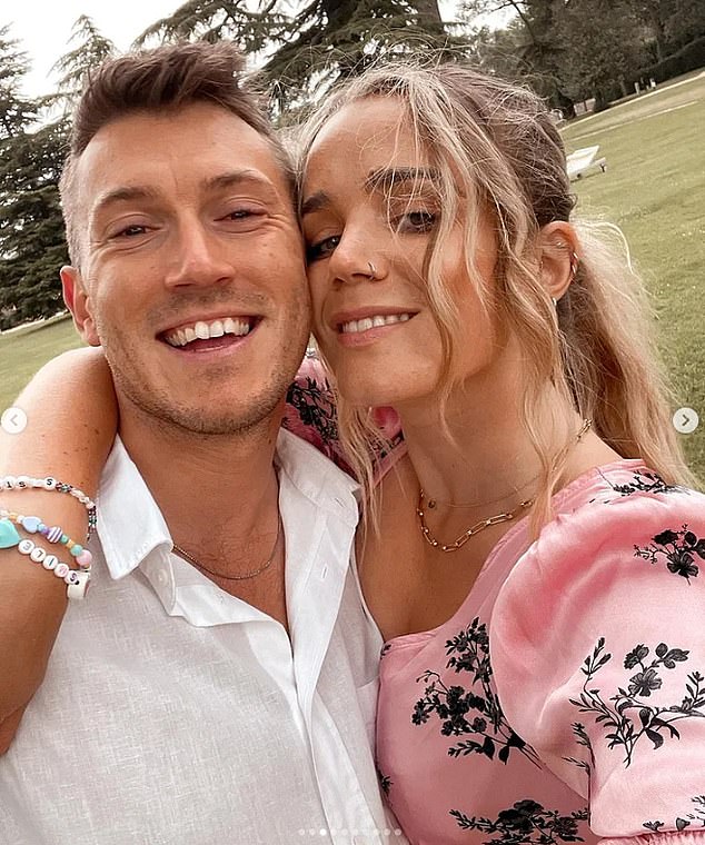 Emily Clarkson slikana sa suprugom Alexom Andrewom