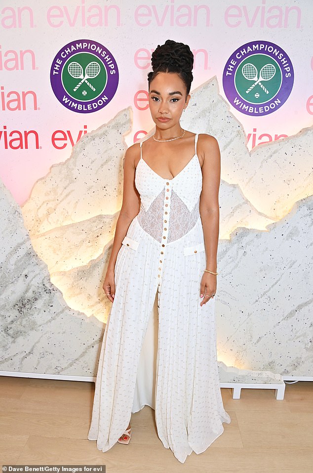 Zvijezda Little Mix Leigh-Anne Pinnock izgledala je zapanjujuće u umućenoj bijeloj ljetnoj haljini s visokim prednjim prorezom i čipkastim mid driff detaljima