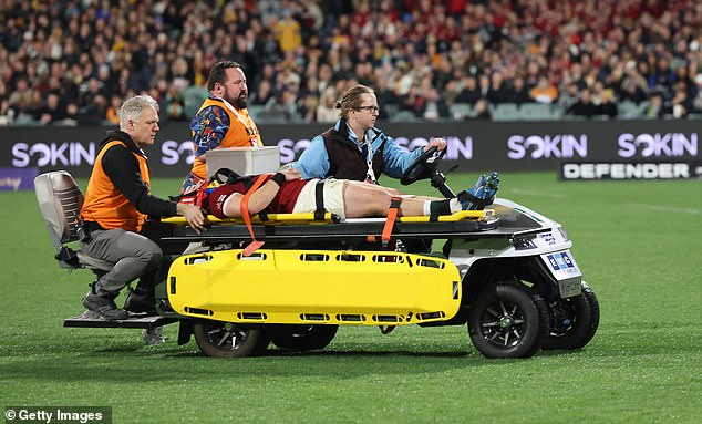 Pruža naslovnicu za kolegu kurve Luke Cowan-Dickie, koji je ozlijeđen u subotu