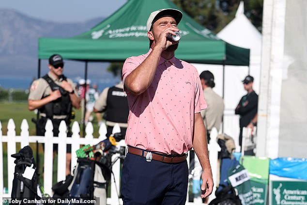 Čvrsti kraj pukne pivo na stazi dok se njegov posljednji krug spušta u kaos