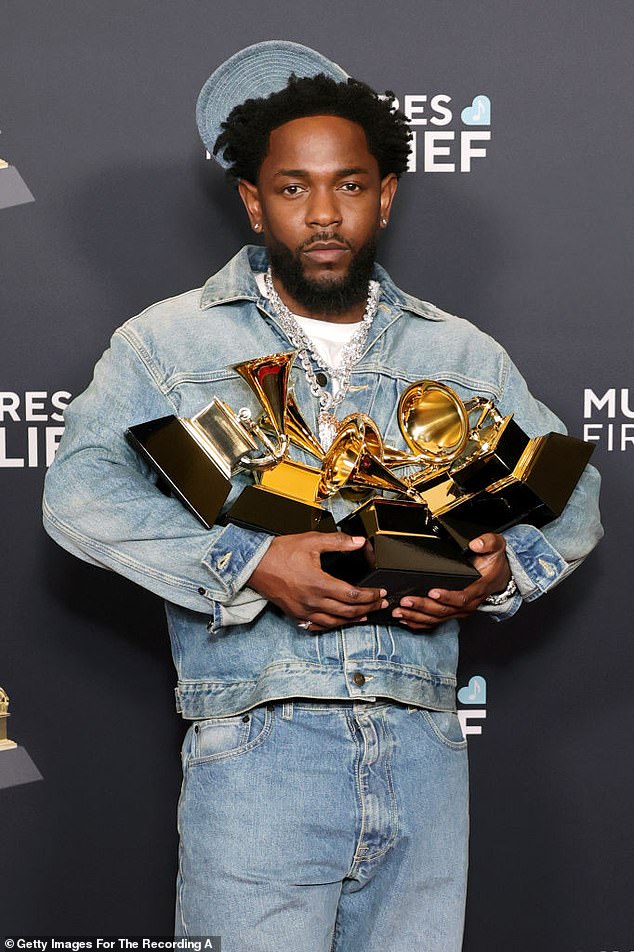 Lamar je osvojio pet Grammyja za svoj brutalni Drake Diss Track ne poput nas, u kojem ga je nazvao
