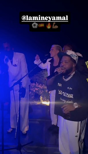 Španjolskom internacionalu pridružio se na pozornici na događaju Gavi i Alejandro Balde